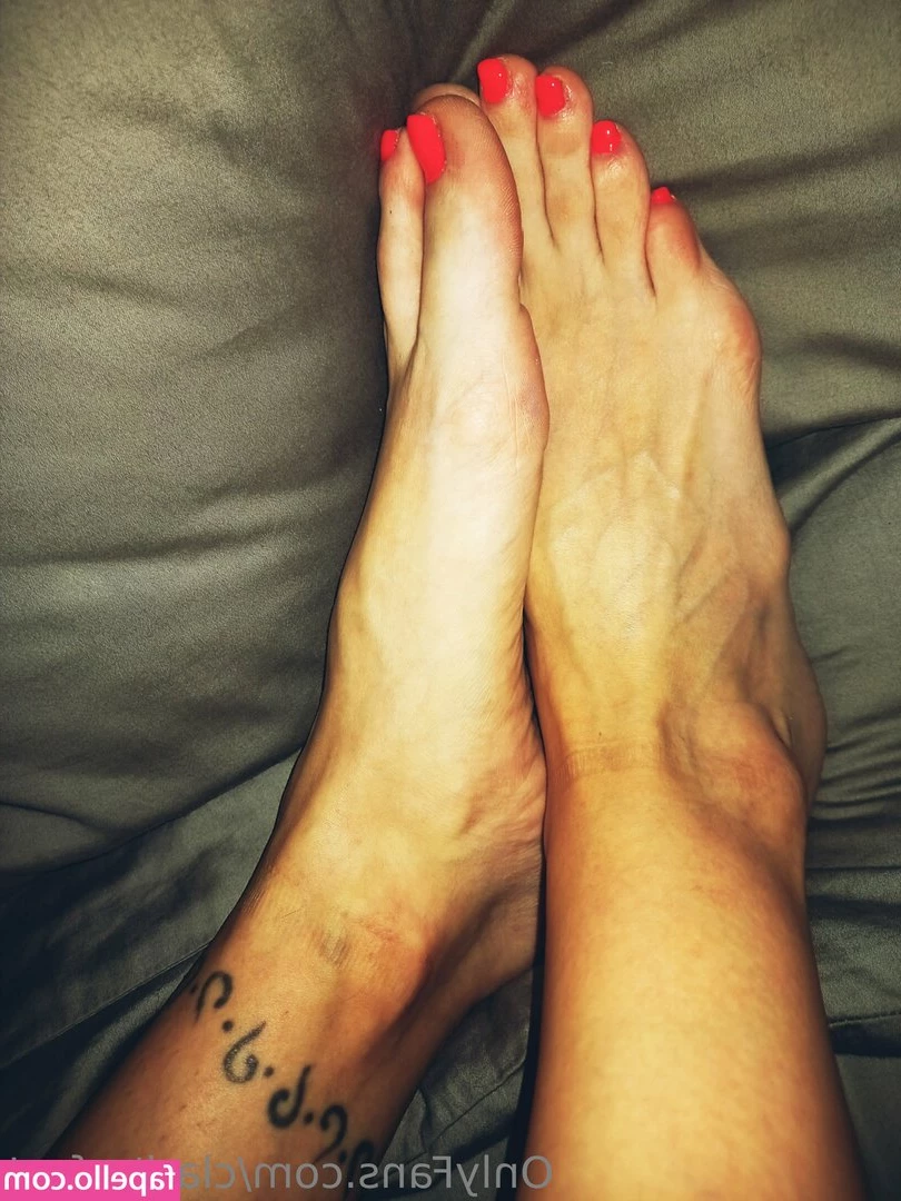 clarita.feet [ clarita-feet ] - who's ready for the game tomorrow? 🏈😋