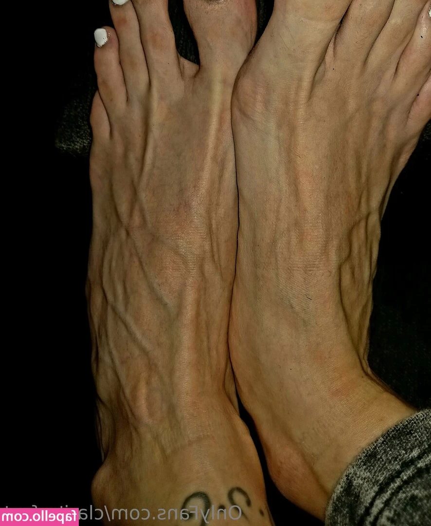 clarita.feet [ clarita-feet ] - To tirando as fotos e gravando os vídeos agorinha mesmo 😋 acabei
