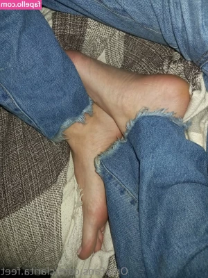clarita.feet [ clarita-feet ] - don't be shy and join me 🥵