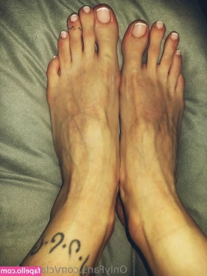 clarita.feet [ clarita-feet ] - Here are some highlights from a cam session with an extremely