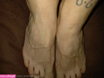 clarita.feet [ clarita-feet ] - Tricky thicky