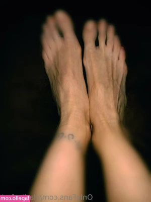 clarita.feet [ clarita-feet ] - tryna perform for you  pm for private chat