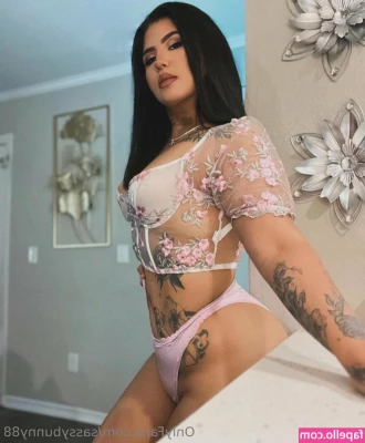 sassybunny88 - Filling my mind with some naughty fantasies...come talk to me!😈