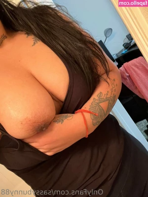 sassybunny88 - Mesmerize yourself to the way my tits jiggle while I get myself off