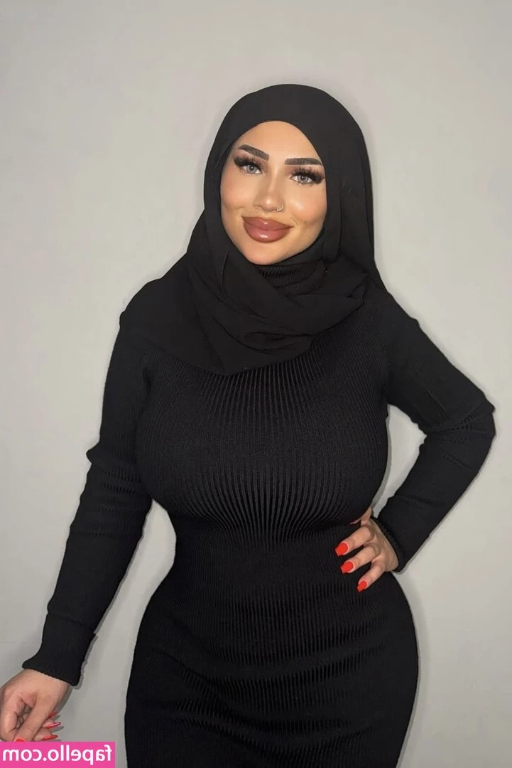 Abir zrk [ abir-zrk ] - Running errands & unzipped my top when nobody was looking!