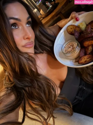 The Bella Twins: [ the-bella-twins ] - If you like my content please spam like my posts? 👉🏻👈🏻