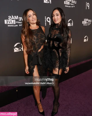 The Bella Twins: [ the-bella-twins ] - Fuck Me In My Heels ❤️2