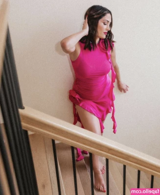 The Bella Twins: [ the-bella-twins ] - Eiks ookkin aika kiva maisema? 😘  ———  Isn’t the view