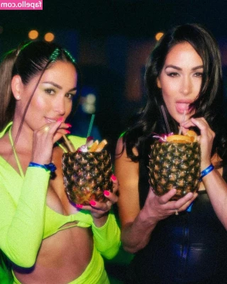 The Bella Twins: [ the-bella-twins ] - My juicy naturals in slow motion 🥥🥥💦💦 Full 4 min 15 sec