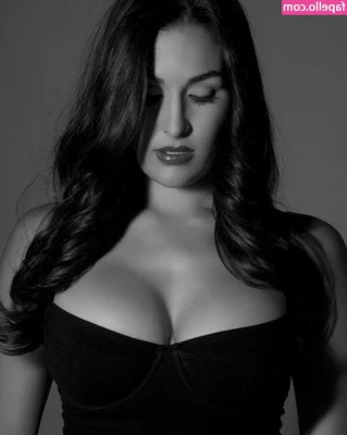 The Bella Twins: [ the-bella-twins ] - Use me daddy