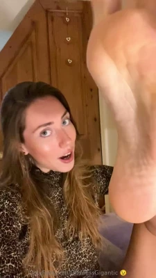 goddessgigantic [ goddessgigantic-1 ] - Do you like feeling a soft dick grow in your mouth? 👅