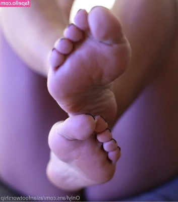 asianfootworship - 1.Feeling the fantasy 2. A portrait of me from 1752 3. Playing with
