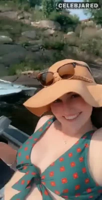 Logan Fabbro [ logan-fabbro ] - Sowwie for all the boobie pics but it's shark week >~< What