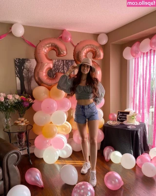 Logan Fabbro [ logan-fabbro ] - Soy un poco traviesa  atrévete a hacer travesuras conmigo