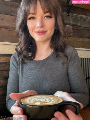 Theemilylynne - Free Spirit  looking to vibe out with you