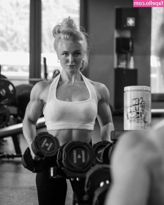 Luisa Tabbert [ luisa-tabbert ] - Me convincing myself that I can t skip leg day