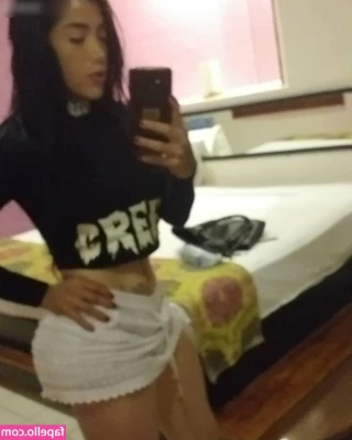 Jade Flota [ jade-flota ] - Booty wiggle