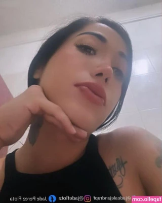 Jade Flota [ jade-flota ] - Underneath the dress is a magnificent treasure