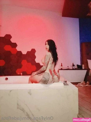 Jade Flota [ jade-flota ] - Stream started at 05/26/2022 12:01 pm  Shower flow