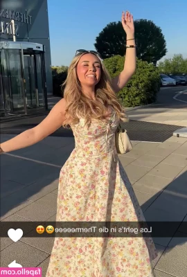 Julesboringlife - Peekaboob! 🍒