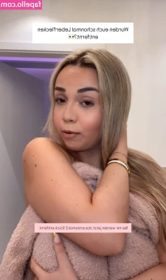 Julesboringlife - I rub my fingers in my pussy because it s full of my little toy 