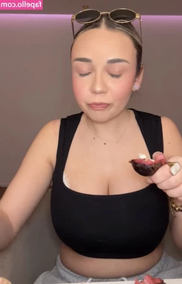 Julesboringlife - Hey guys! its now Wednesday! I need the money for CUSTOM VIDEOS