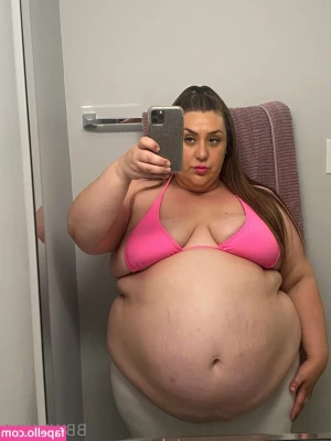 bbwlayla - Outdoor wank anyone  Got interrupted by a lot of joggers so couldn t