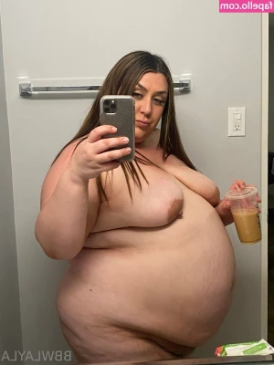 bbwlayla - Cheeky little pics like this are how you should always start a Monday