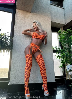 Loredana Chivu [ loredana-chivu ] - Do I make you horny babe? ✨