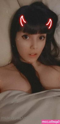 aevxxxum - What was it they say about girls with thick thighs