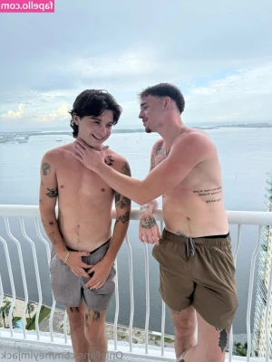 heyimjack - scrunching like this makes it easier for you to fit the your nose 