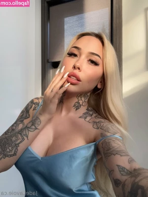 jadelavoie - Slightly older topless pics  210lbs