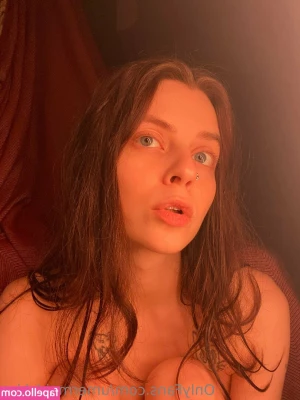 umermaidskiss [ umermaidskiss-2 ] - I’m going lingerie shopping! 🌹♥️ What should I pick out!