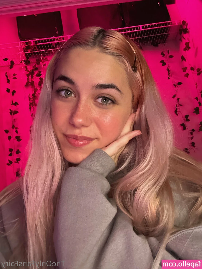 theonlyfansfairy - room tour? 👅💦