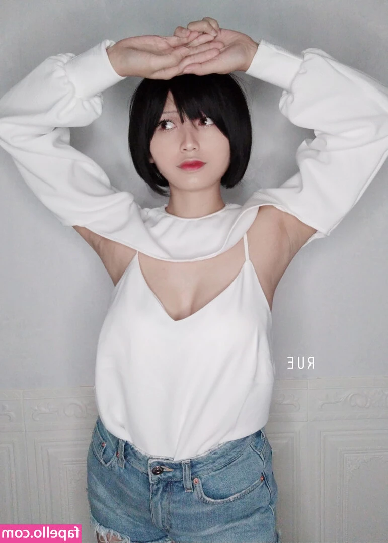 Rue.cosplayer [ rue-cosplayer ] - Come here  Eat this
