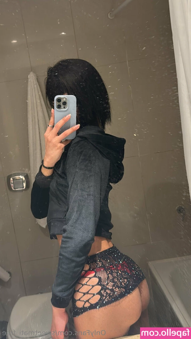 sweetmati_free [ sweetmati-free ] - Don't just look! Give it a spank too! 😋