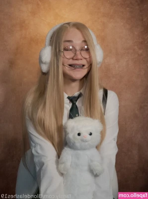 Blondelashes19 - It's getting colder outside and these slippers keep my feet so warm!
