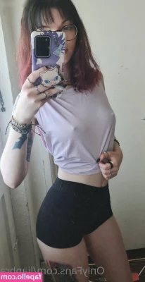 Louise Julie [ louise-julie ] - big sweater no pants = best look