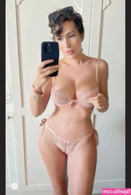 Cpcn_mdt [ cpcn-mdt ] - Essa mina e um tesouro  bumbum de outro  18kilates de bunda ela tem
