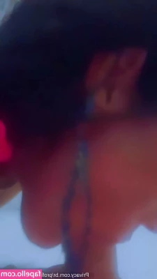 Carol Muniz [ carol-muniz ] - Hehe cheeky girl  with a little plug surprise