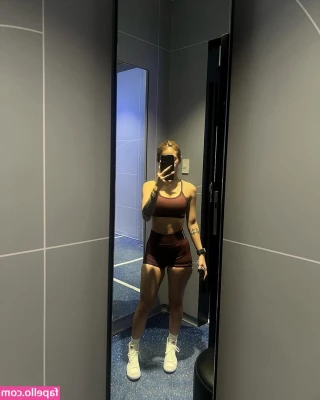 Siobe Lim [ siobe-lim ] - 3(ish)pm live on @willow.soless ! Playing GOW, cum hang