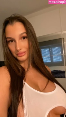dedecita - I m bored in bed  What are you all doing