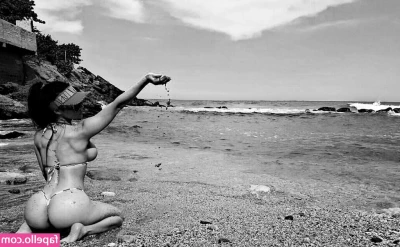 Diosa Canales [ diosa-canales ] - I ve arrived at my holiday place for a week  I will still send you