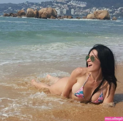 Diosa Canales [ diosa-canales ] - I've sent you version of this photo without bra 🔥😍Check DM! 