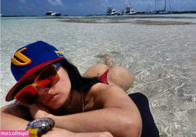 Diosa Canales [ diosa-canales ] - I m blue   bah da de dot da  that s a song reference btw part 1