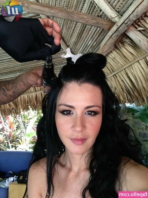 Diosa Canales [ diosa-canales ] - Towel tease