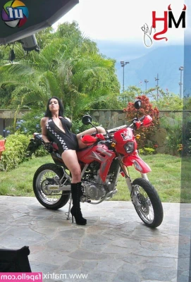 Diosa Canales [ diosa-canales ] - A little tease With  sentier