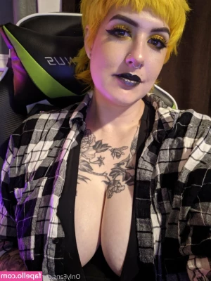 finchgallows - Booty looks good even with my clothes on