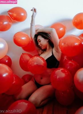 Lizzievx - Join me in the shower