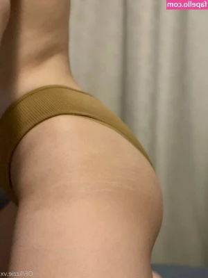 Lizzievx - Foot oiling